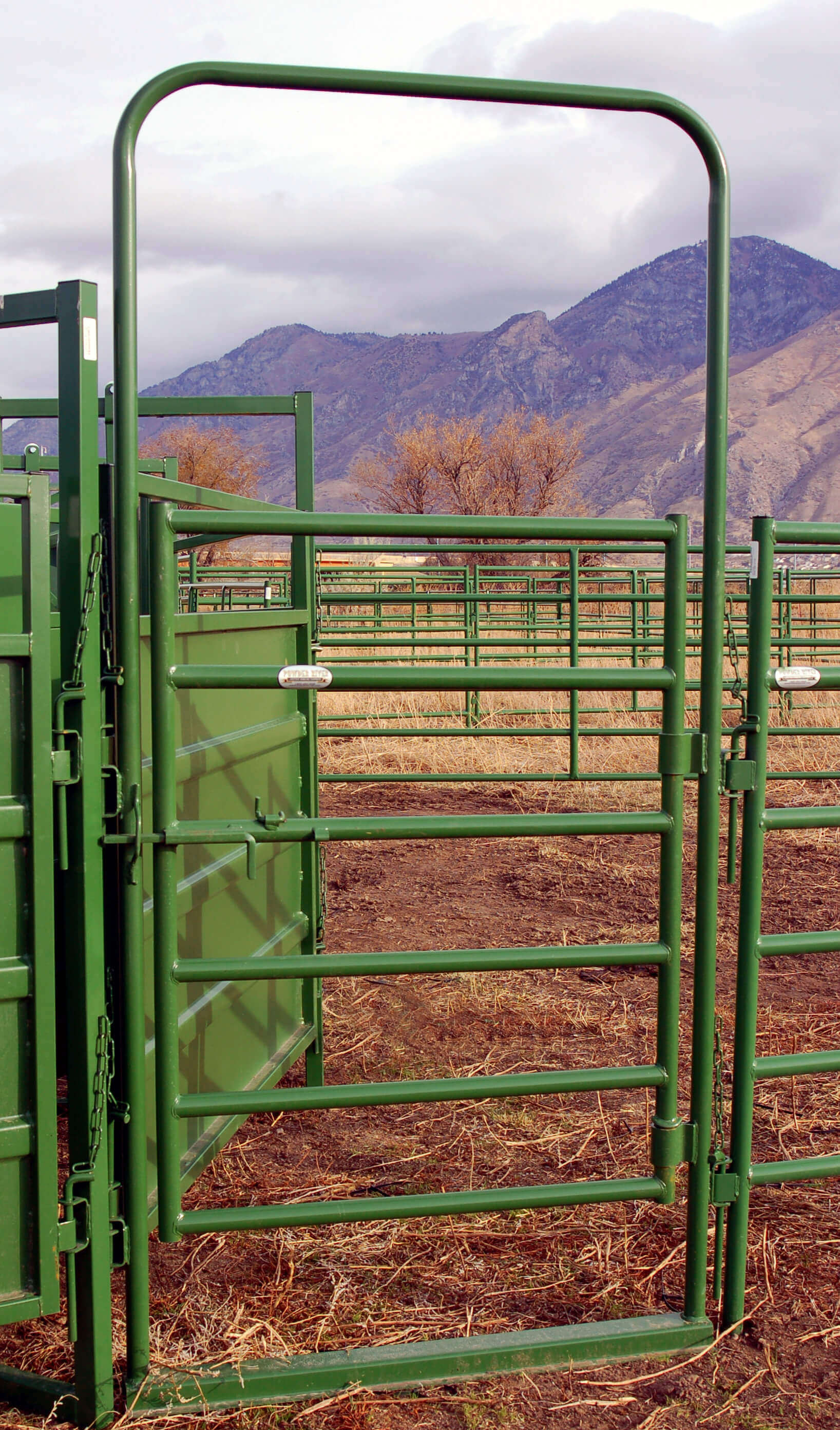 1600 Tube Bow Gate